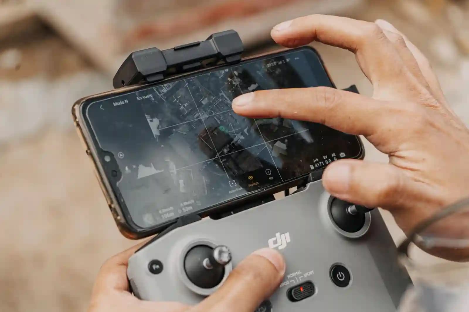 Antarmuka software fotogrametri menampilkan peta orthomosaic dan model 3D