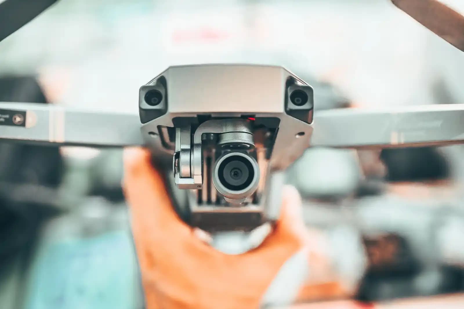 Tiga jenis drone berbeda mewakili kelas konsumer, prosumer, dan enterprise
