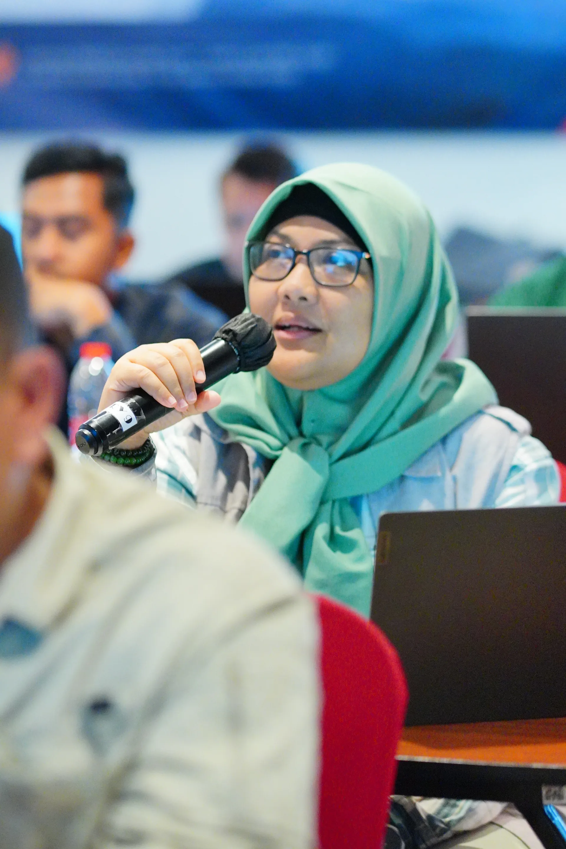Liu Purnomo memaparkan materi pengenalan drone dan visi masa depan teknologi UAV di depan kelas